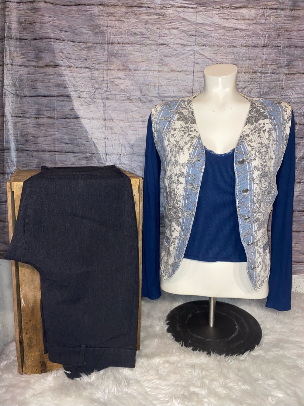 Liz Wear Vintage Patterned Blue & Cream Women's Vest